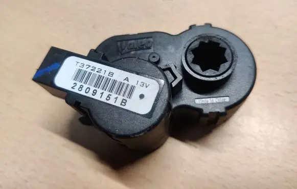 Renault Kadjar Air flap motor/actuator 2809151B