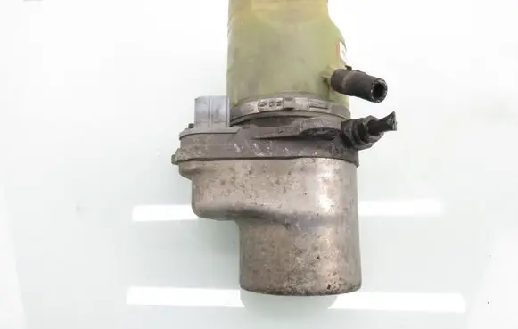 Ford Focus C-MAX Power steering pump 4M513K514BF
