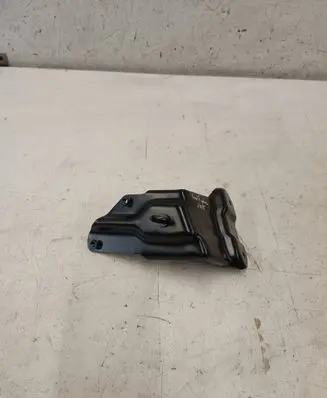 Volkswagen Golf Plus Fender mounting bracket 5M0821135