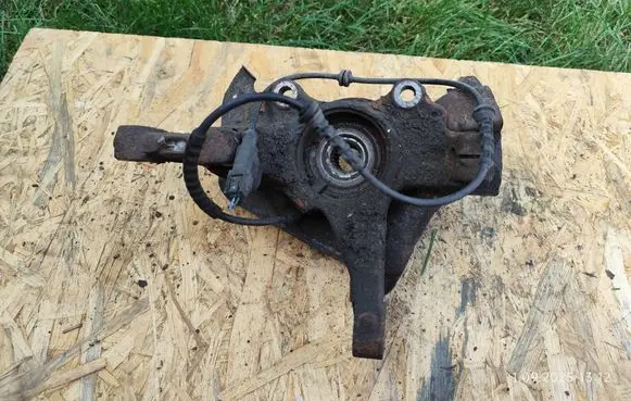 Opel Corsa D Front wheel hub