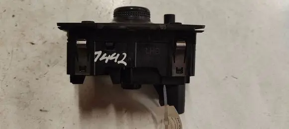 Opel Zafira B Light switch 13205868 04060101