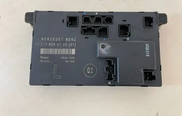 Mercedes-Benz E W211 Door control unit/module 2118208185