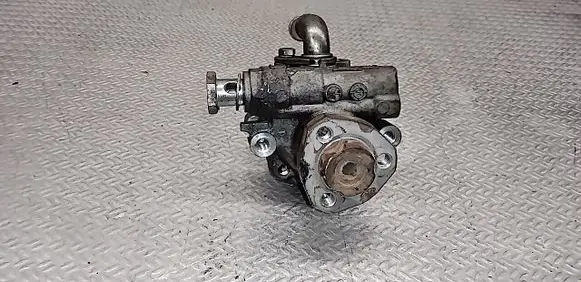 Volkswagen Golf IV Power steering pump 1J0422154B