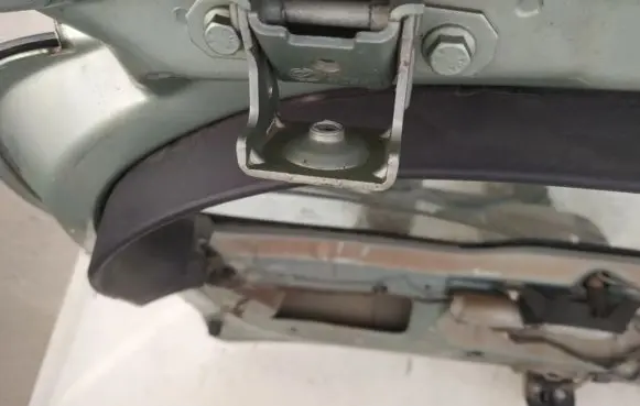 Alfa Romeo 147 Tailgate/trunk/boot hinge
