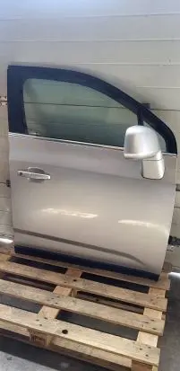 Chevrolet Orlando Front door