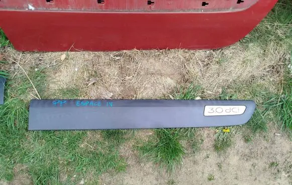 Renault Espace IV Front door trim (molding) 8200095949