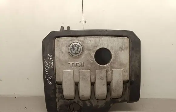 Volkswagen Jetta V Engine cover (trim) 