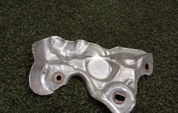 Opel Vivaro Heat shield in engine bay 140133721R