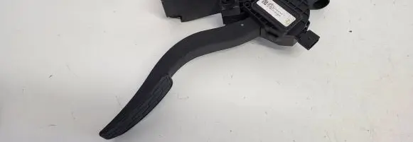 Jaguar XE Accelerator throttle pedal GX739F836CA L1601005615 092204