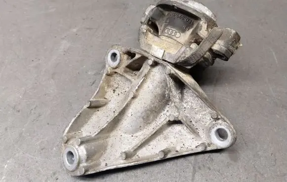 Gearbox mounting bracket