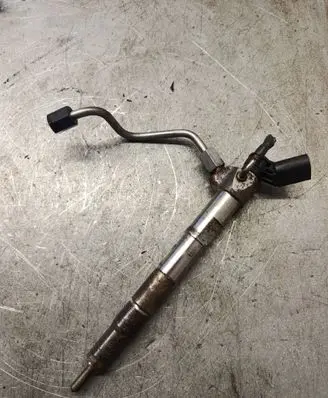 Hyundai Tucson TL Fuel injector 338002U000