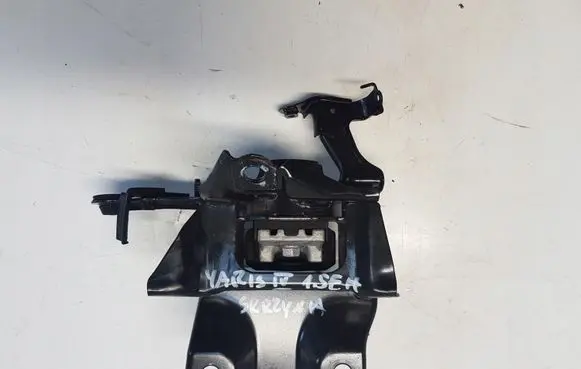 Toyota Yaris XP210 Gearbox mounting bracket
