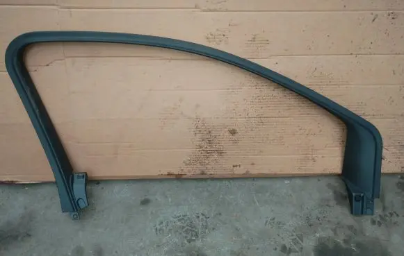 Opel Crossland X Front door glass trim molding 13452115