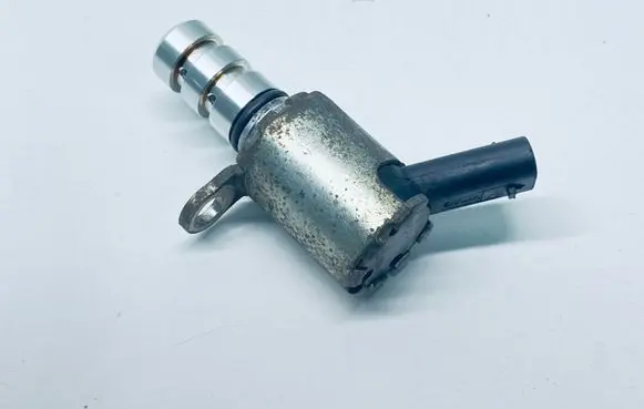 Volkswagen Golf VII Camshaft vanos timing valve 04E906455F