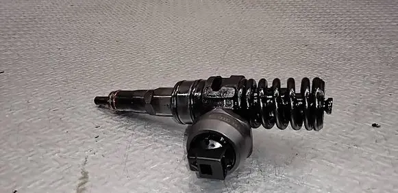 Volkswagen PASSAT B5.5 Fuel injector 038130073AJ