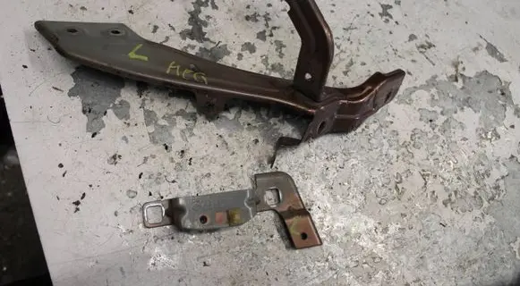 Renault Megane IV Fender mounting bracket