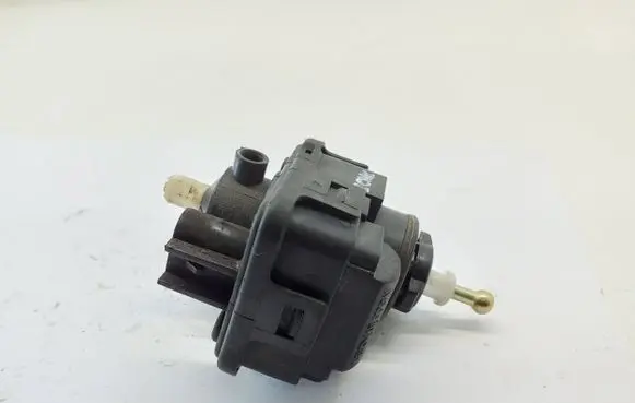 Headlight level adjustment motor