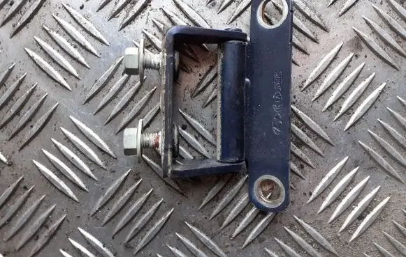 Tailgate/trunk/boot hinge