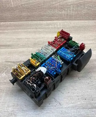 Volkswagen Caddy Fuse box set 357937039 6N0971006 WithPlug