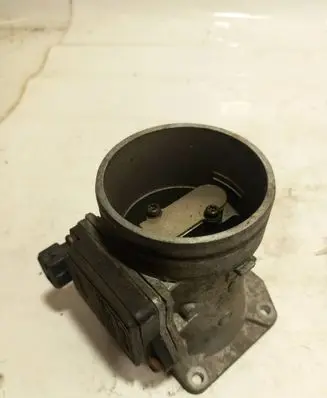 Audi A4 S4 B5 8D Mass air flow meter 037906461B AFH6010A