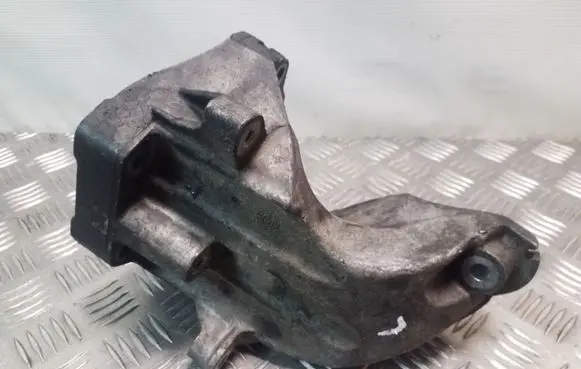 Mercedes-Benz E W212 Engine mounting bracket A6512230004
