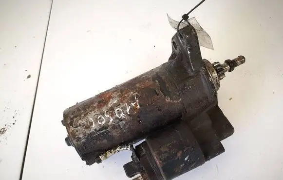 Volkswagen Golf III Starter motor 001110076 068911023