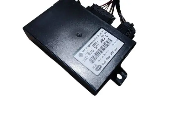 Audi A4 S4 B7 8E 8H Tow bar trailer control unit/module 8E0907383C S0004 5DS00840803