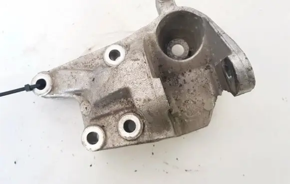 Peugeot 407 Engine mounting bracket 9645161180