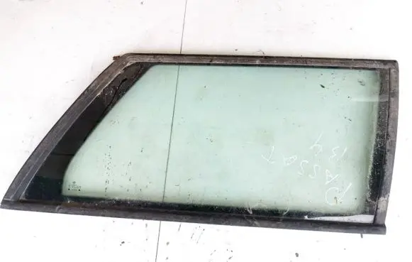 Volkswagen PASSAT B4 Rear side window