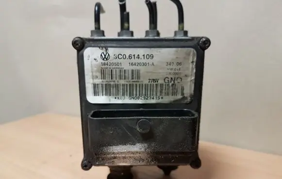 Volkswagen PASSAT B6 ABS Pump 3C0614109