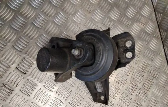 KIA Sorento Engine mount bracket 218102P950