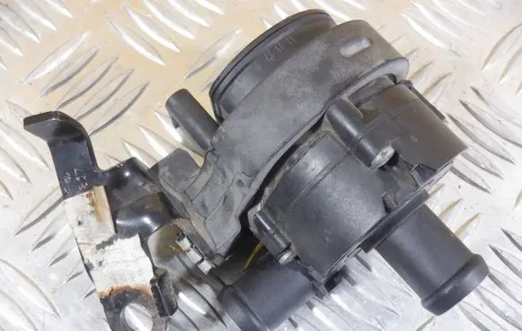 Volkswagen Golf VII Electric auxiliary coolant/water pump 5Q0121599M