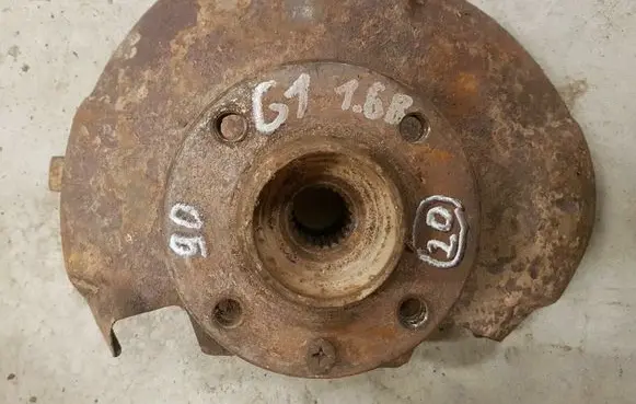 Volkswagen Golf I Front wheel hub 171407255A