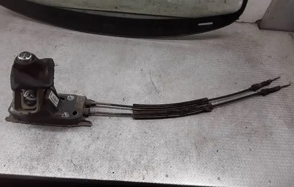 Volkswagen PASSAT B6 Gear shifter/selector 3C0711049S