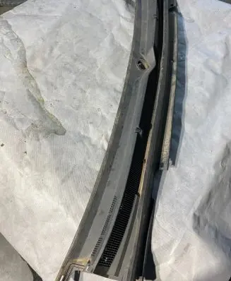 Cadillac Escalade Wiper trim 23454606 8300 969789283