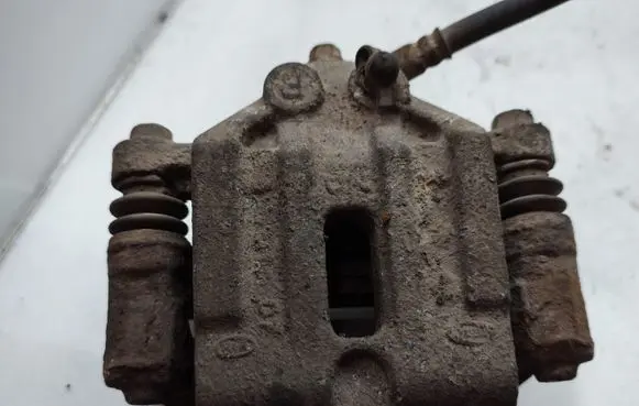 KIA Carens II Rear brake caliper
