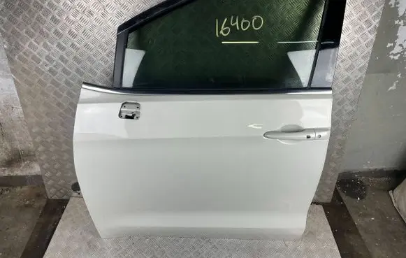 Chrysler Pacifica Front door