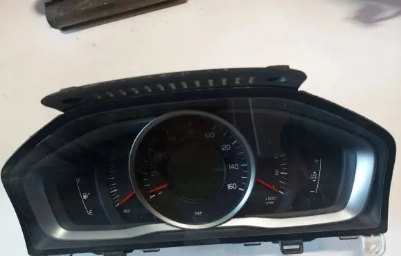 Volvo XC40 Speedometer (instrument cluster) 31453099 599460U SP36011395