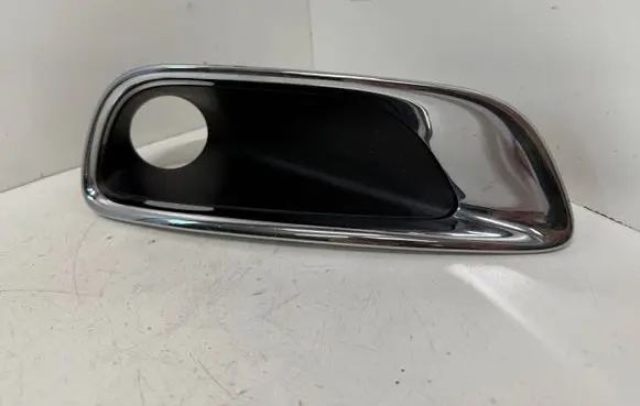 Jeep Grand Cherokee Front fog light trim/grill 68143087AB 68143089AB