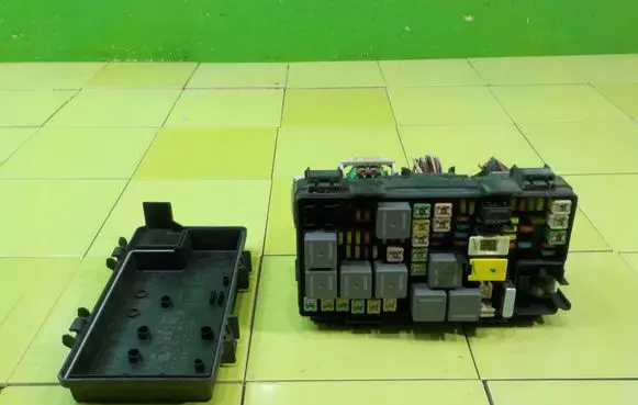 Chrysler Grand Voyager V Fuse box set 56049720AT 18AB19