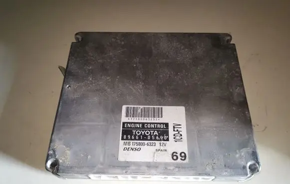 Toyota Avensis T250 Engine control unit/module 8966105690 1758006323