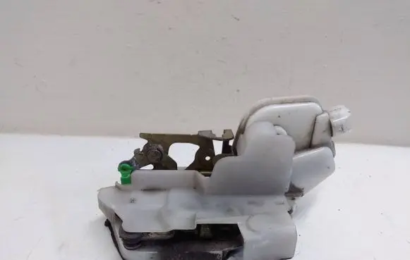 Mitsubishi Space Wagon Front door lock