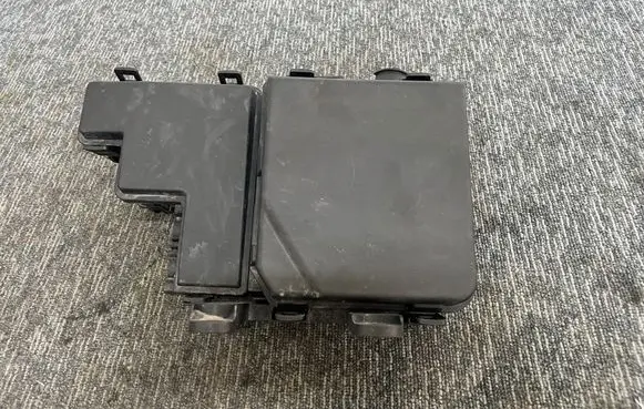 Nissan Qashqai Fuse box cover 
