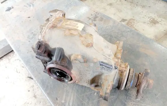 BMW 3 F30 F35 F31 Rear differential 7605589