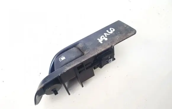Toyota Auris 150 Fuel tank opening switch 