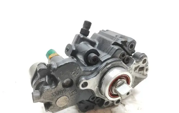Ford Kuga II Fuel injection high pressure pump 9687959180 9424A050A