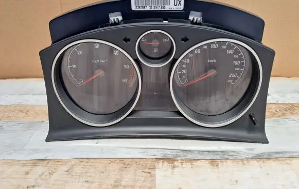 Opel Zafira B Speedometer (instrument cluster) 13267567 A2C53164392