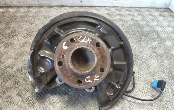 Mercedes-Benz CLA C117 X117 W117 Rear wheel hub A2464230420 A2465400417