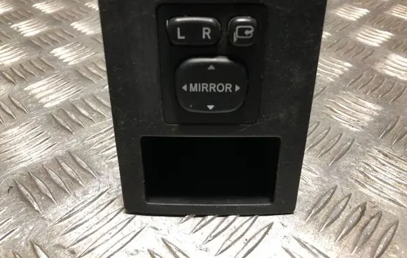 Toyota RAV 4 (XA30) Wing mirror switch 58925 42020