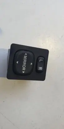 Toyota Yaris Wing mirror switch